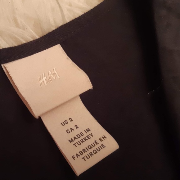 ❣️3/$30 H&M Black Blouse - Picture 5 of 5